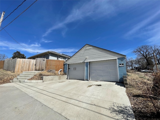 1144 Euclid Ave, Des Moines, IA 50313 - detached garage featuring fence