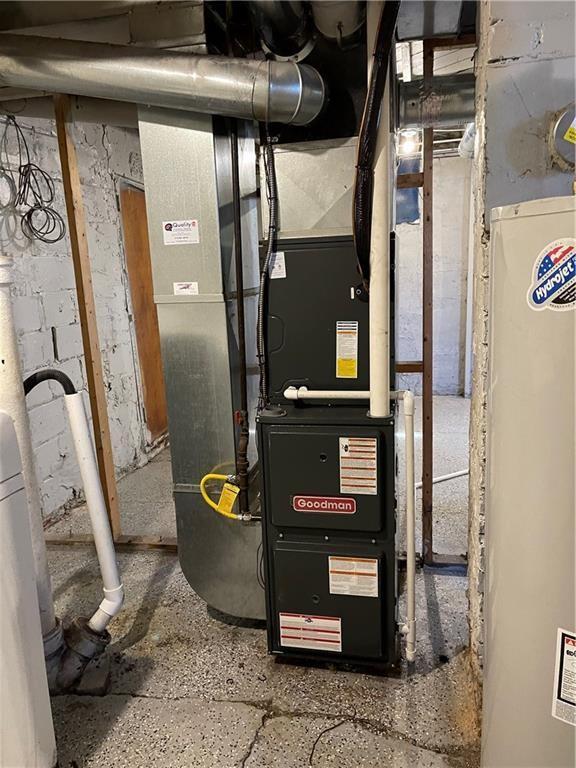 1144 Euclid Ave, Des Moines, IA 50313 - view of utility room