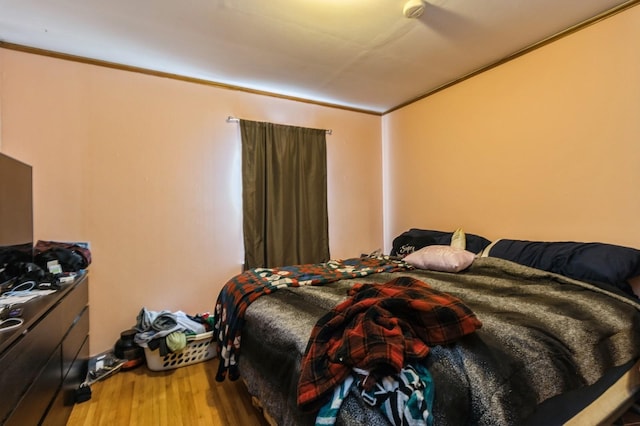 807 Virginia Ave, Des Moines, IA 50315 - bedroom with wood finished floors