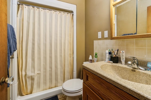 807 Virginia Ave, Des Moines, IA 50315 - bathroom with toilet, curtained shower, tasteful backsplash, and vanity