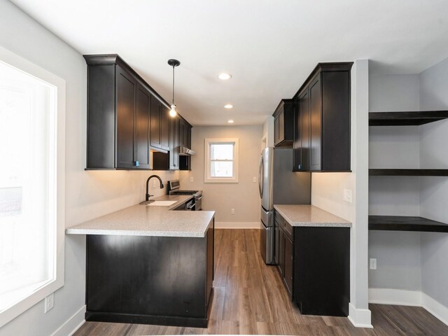 613 E 8th St N, Newton, IA 50208 - kitchen with a sink, stainless steel appliances, dark wood finished floors, recessed lighting, and baseboards