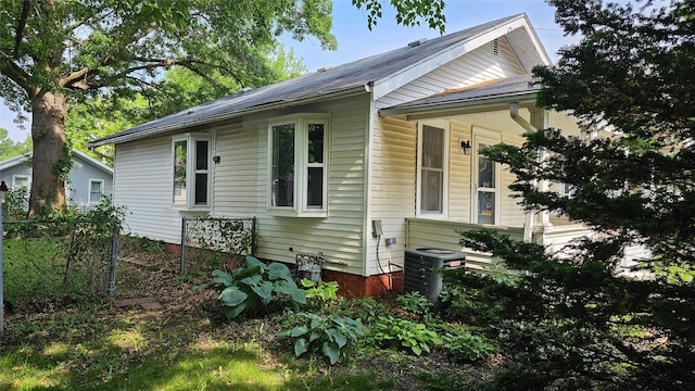613 E 8th St N, Newton, IA 50208 - view of home's exterior with central air condition unit