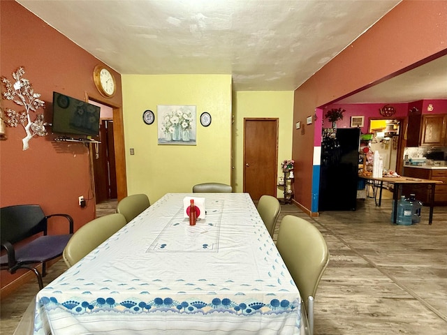603 E Church St, Marshalltown, IA 50158 - view of dining area