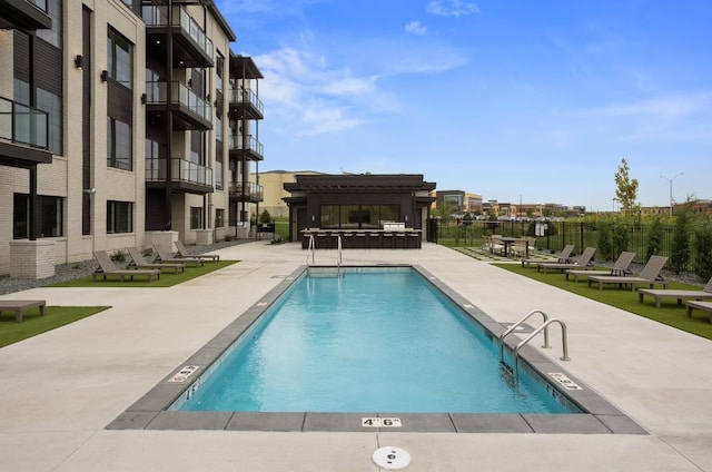 1645 SW Magazine Rd Unit 102, Ankeny, IA 50023 - community pool with a patio