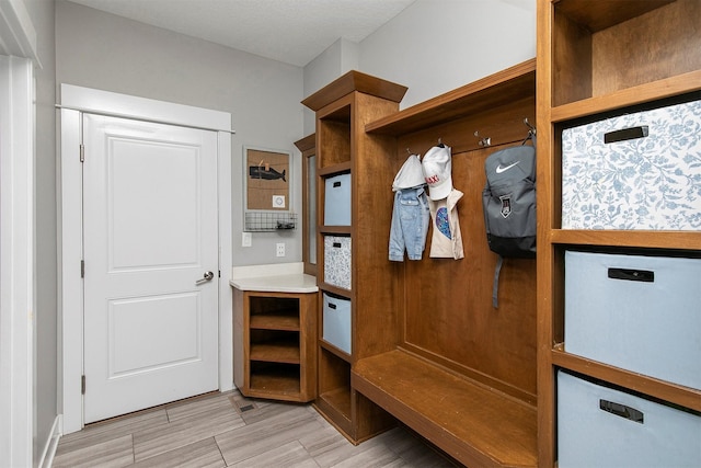 16206 Brookview Dr, Urbandale, IA 50323 - view of mudroom