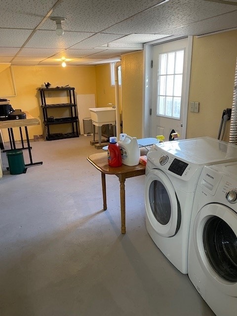 320 1st Ave, Grinnell, IA 50112 - washroom with independent washer and dryer
