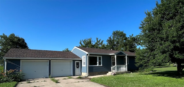 320 1st Ave, Grinnell, IA 50112 - ranch-style home featuring an attached garage, concrete driveway, a front lawn, and a porch