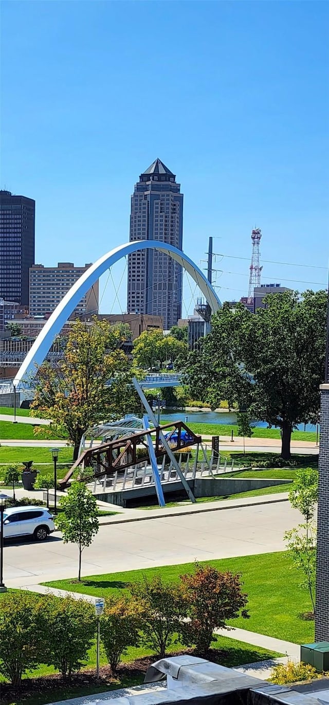 804 E 2nd St, Des Moines, IA 50309 - view of property's community featuring a view of city