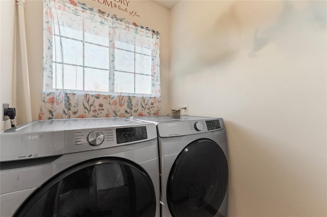 400 Coral Ridge Blvd, Pleasant Hill, IA 50327 - laundry room featuring laundry area and washer and dryer