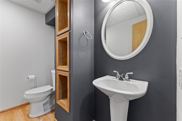 400 Coral Ridge Blvd, Pleasant Hill, IA 50327 - bathroom featuring baseboards, toilet, and wood finished floors