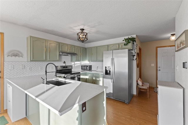 400 Coral Ridge Blvd, Pleasant Hill, IA 50327 - kitchen featuring a peninsula, a sink, stainless steel appliances, and green cabinetry