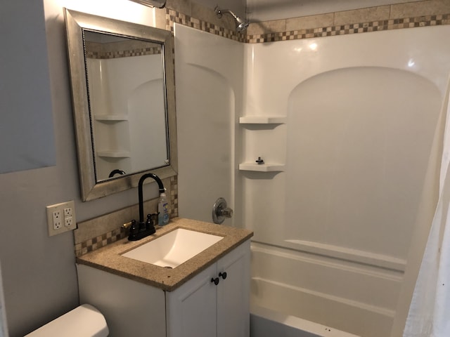 1032 69th St, Windsor Heights, IA 50324 - full bath featuring washtub / shower combination, vanity, and decorative backsplash