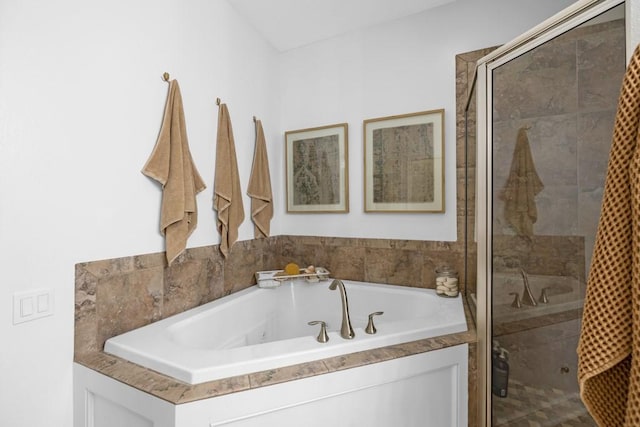 2403 NE Oak Dr Unit 6, Ankeny, IA 50021 - full bath featuring a stall shower and a jetted tub