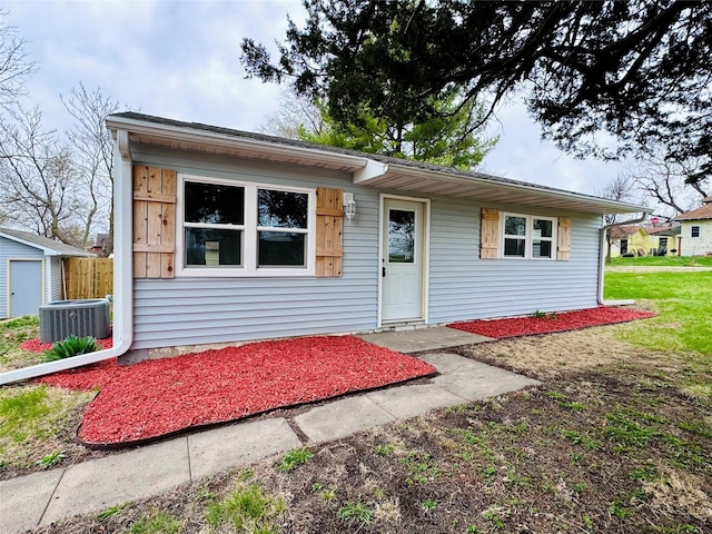 1402 E Marion St, Knoxville, IA 50138 - single story home with central AC, a storage shed, and an outbuilding
