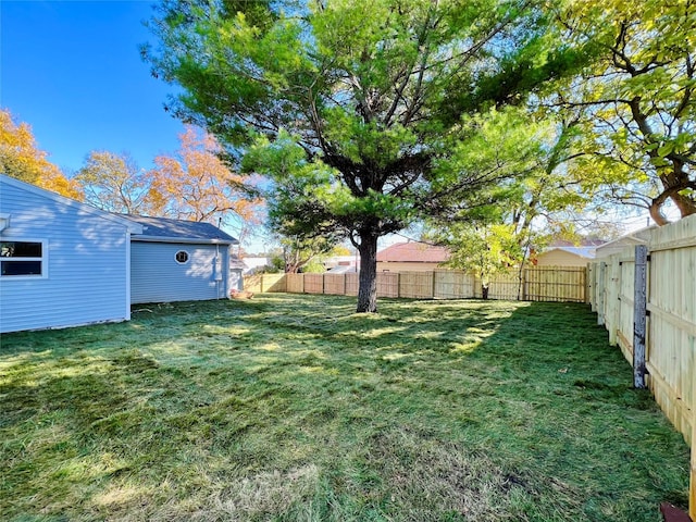 1402 E Marion St, Knoxville, IA 50138 - view of yard featuring a fenced backyard