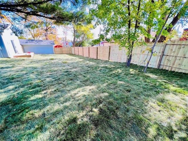 1402 E Marion St, Knoxville, IA 50138 - view of yard with a fenced backyard