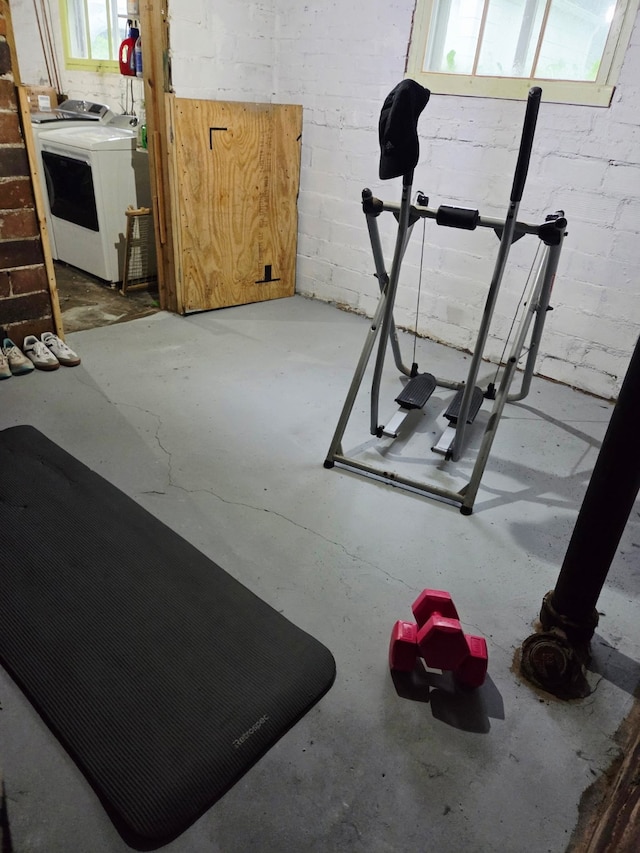 404 W Boston Ave, Indianola, IA 50125 - exercise area featuring washer / clothes dryer