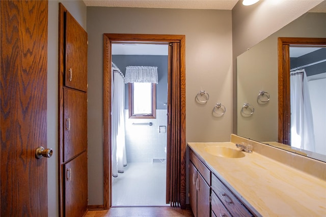 1412 Country Club Dr, Pella, IA 50219 - full bathroom featuring vanity