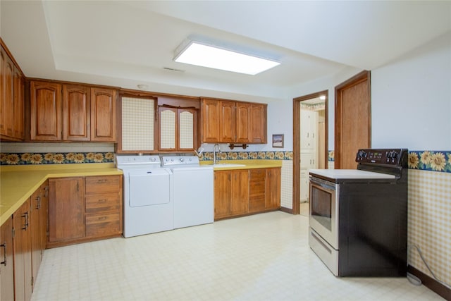 1412 Country Club Dr, Pella, IA 50219 - washroom with separate washer and dryer and light flooring