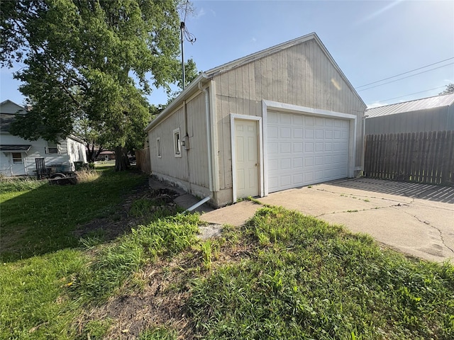 1632 Mamie Eisenhower Ave, Boone, IA 50036 - detached garage with fence