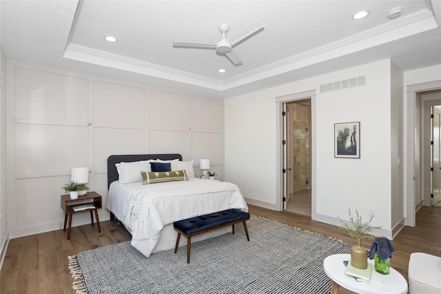 5027 NE Seneca Dr, Ankeny, IA 50021 - bedroom featuring a tray ceiling, wood finished floors, recessed lighting, baseboards, and connected bathroom
