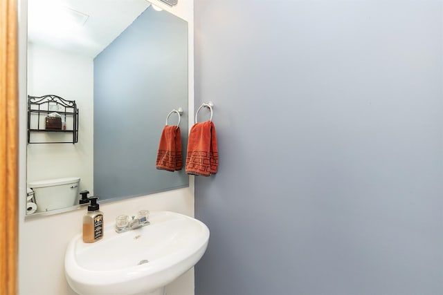 921 10th St SE, Altoona, IA 50009 - half bath with a sink