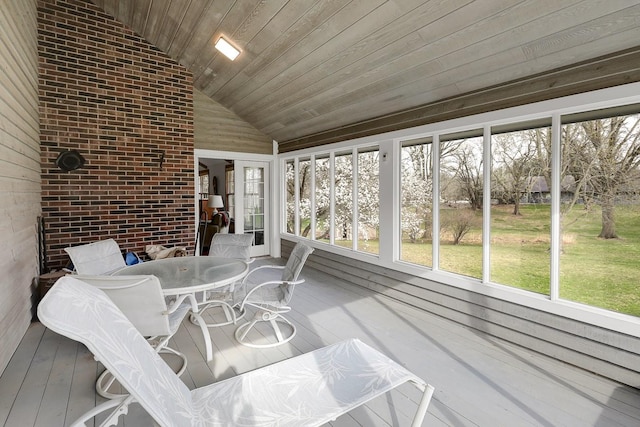 1113 Bruce Ln, Pella, IA 50219 - sunroom / solarium with outdoor dining area