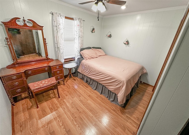 1009 198th Pl, Pella, IA 50219 - bedroom featuring light wood-style flooring, crown molding, and a ceiling fan