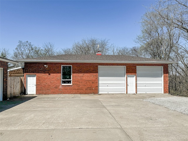 1009 198th Pl, Pella, IA 50219 - garage featuring fence