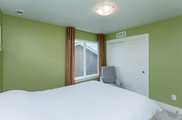 4125 NE 6th St, Ankeny, IA 50021 - carpeted bedroom featuring a closet, visible vents, and baseboards