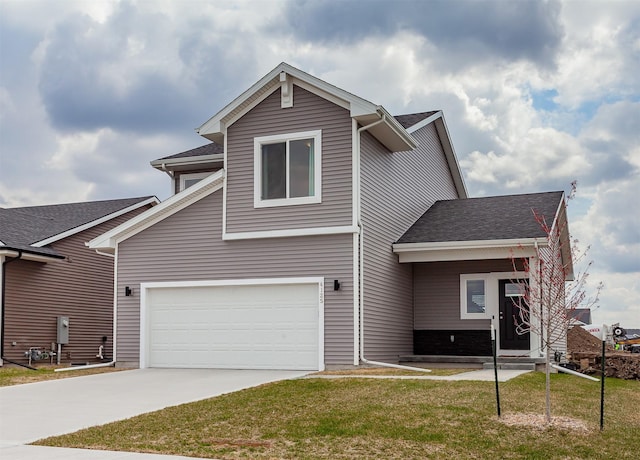 4125 NE 6th St, Ankeny, IA 50021 - traditional-style home featuring a front yard and driveway