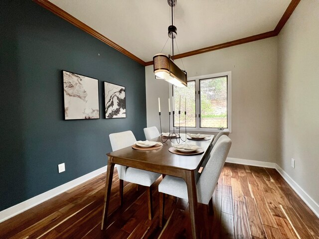 2501 Ridgewood Dr, West Des Moines, IA 50265 - dining area featuring hardwood / wood-style flooring, baseboards, and ornamental molding