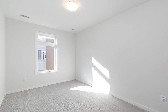 209 Maple St, Des Moines, IA 50309 - carpeted empty room with baseboards and visible vents