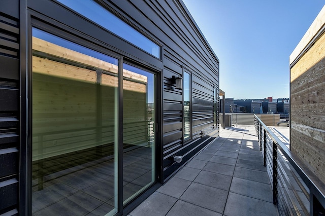 209 Maple St, Des Moines, IA 50309 - view of balcony