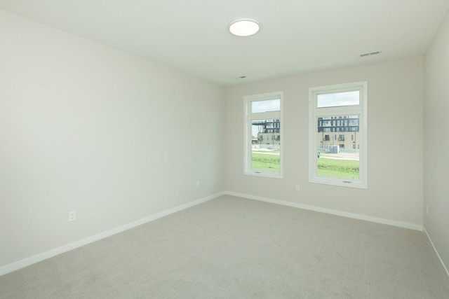 822 E 2nd St, Des Moines, IA 50309 - empty room featuring visible vents, light colored carpet, and baseboards