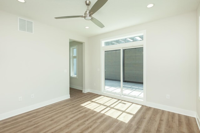 822 E 2nd St, Des Moines, IA 50309 - empty room featuring visible vents, baseboards, a ceiling fan, recessed lighting, and wood finished floors