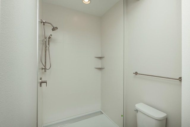 822 E 2nd St, Des Moines, IA 50309 - bathroom with a tile shower and toilet