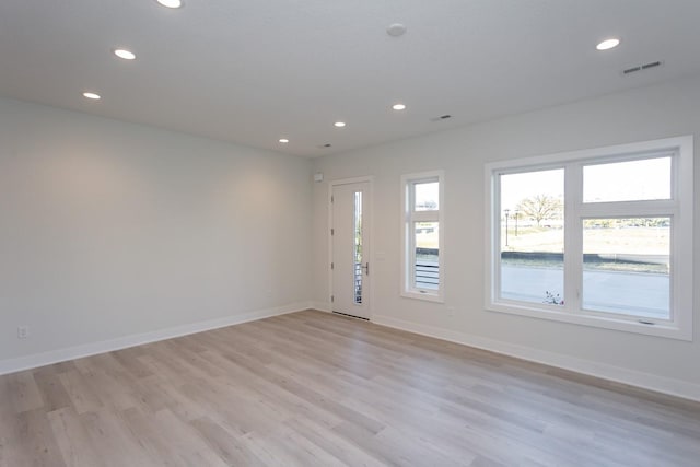 spare room with visible vents, light wood-style flooring, recessed lighting, and baseboards