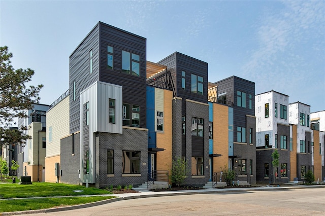225 Maple St, Des Moines, IA 50309 - view of property featuring a residential view