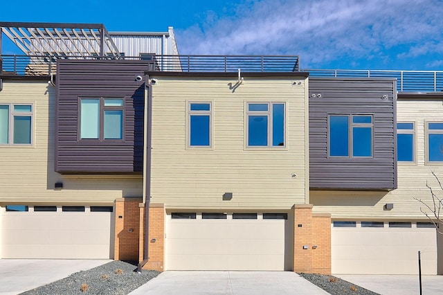 view of front of house featuring an attached garage and driveway