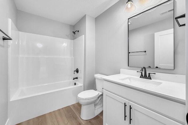 320 Veterans Blvd, Knoxville, IA 50138 - bathroom featuring wood finished floors, vanity, and shower / washtub combination
