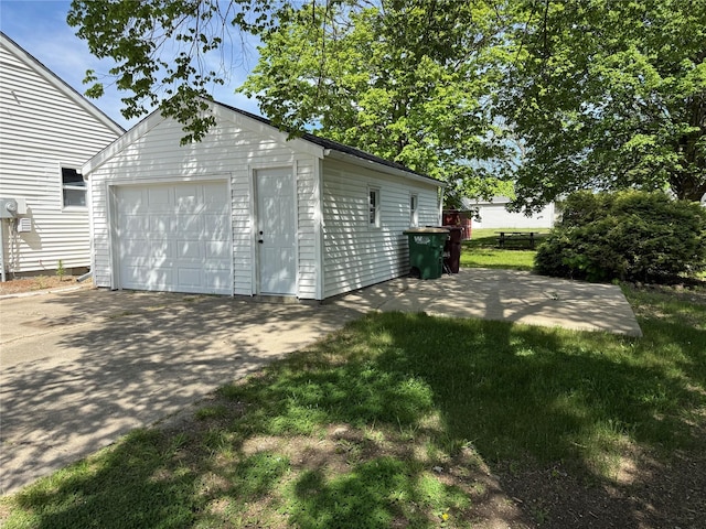 detached garage featuring concrete driveway