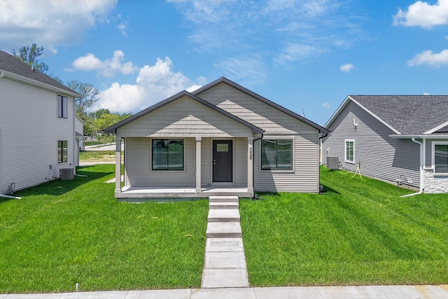 324 Veterans Blvd, Knoxville, IA 50138 - bungalow-style house featuring covered porch and a front yard
