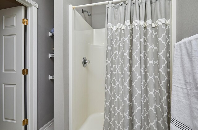 1325 SE Florence Dr Unit 211, Waukee, IA 50263 - bathroom featuring a shower with curtain