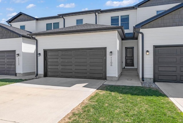 1106 E 28th St, Norwalk, IA 50211 - townhome / multi-family property featuring driveway and a garage
