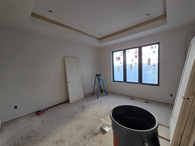 4611 Centennial Blvd, Urbandale, IA 50323 - empty room with a tray ceiling and baseboards