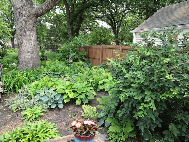 2321 34th St, Des Moines, IA 50310 - view of yard