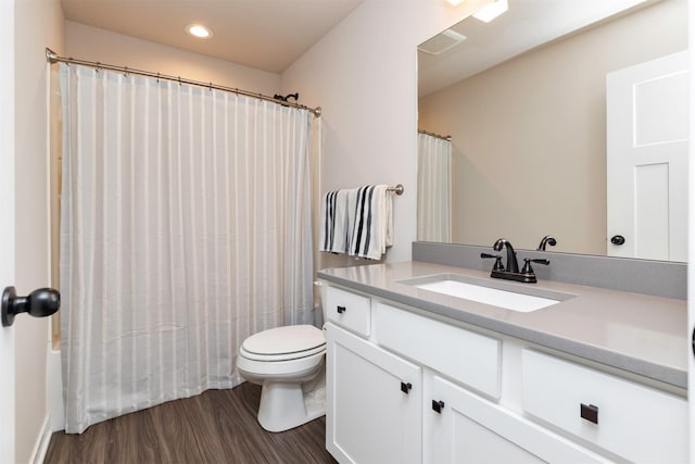 172 Crossroads Dr, Des Moines, IA 50320 - full bathroom featuring vanity, wood finished floors, toilet, recessed lighting, and shower / tub combo with curtain
