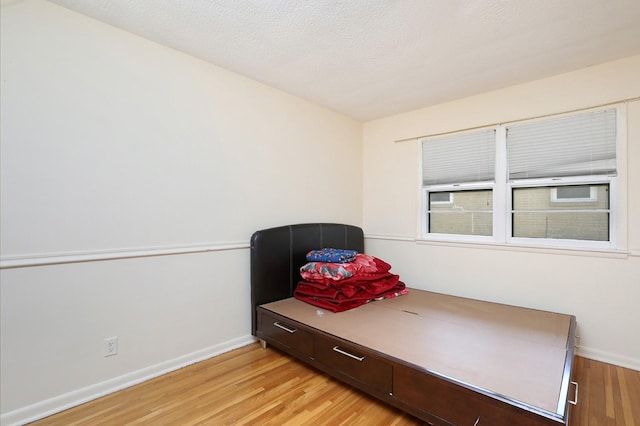 7422 Oak Brook Dr, Urbandale, IA 50322 - sitting room featuring light wood finished floors and baseboards