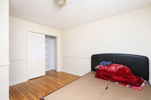 7422 Oak Brook Dr, Urbandale, IA 50322 - bedroom featuring wood finished floors and a closet